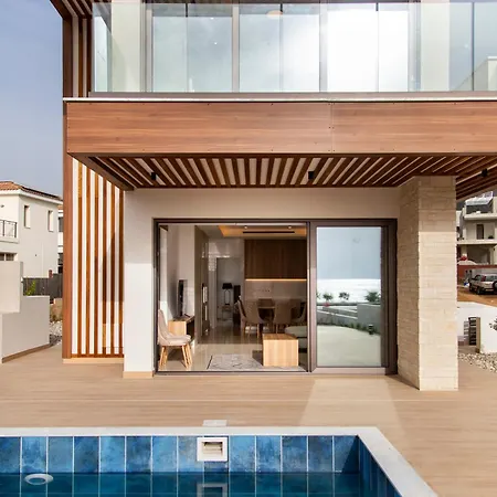 Villa Santa Barbara Seafront W Jacuzzi Pool *