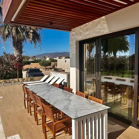 Santa Barbara Seafront W Jacuzzi Pool וילה