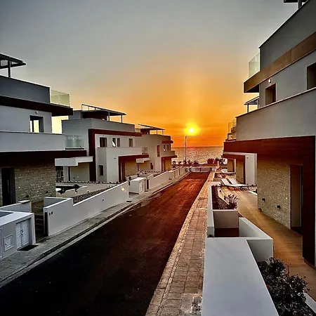 Villa Santa Barbara Seafront W Jacuzzi Pool *