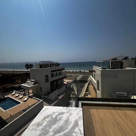 Santa Barbara Seafront W Jacuzzi Pool וילה Paphos